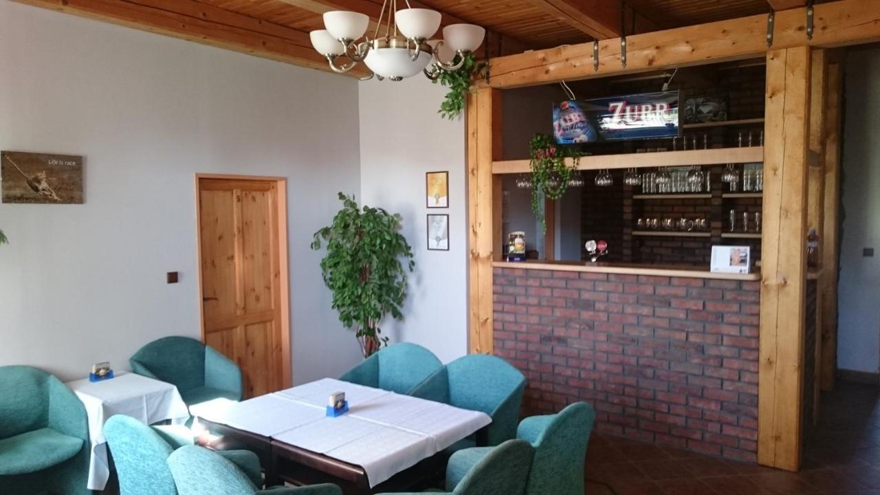 Borovec Hotel Sedlnice Buitenkant foto